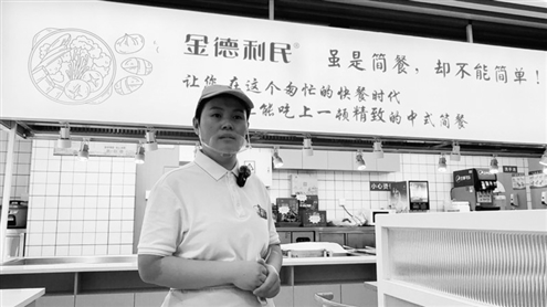自去年7月开业以来,这家金德利民快餐就以“自助”的模式,吸引了众多消费者